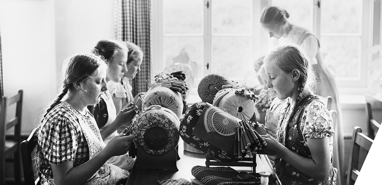 School children in lace lessons