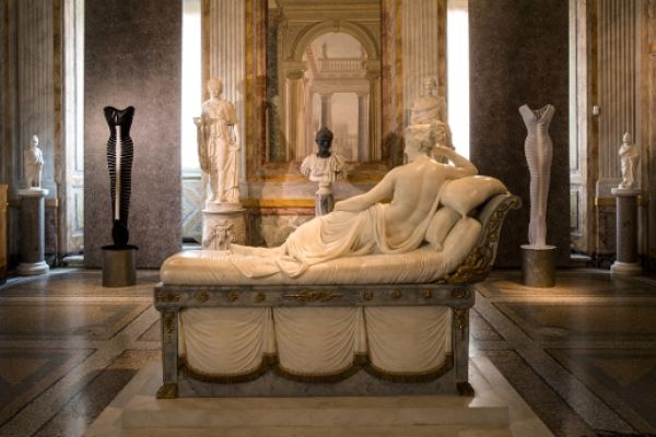 “Couture/Sculpture”: Azzedine Alaïa dresses Galleria Borghese