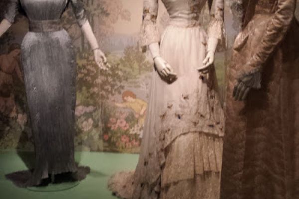 “Fashion Forward, Three Centuries of Fashion” at Musée des Arts Decoratifs